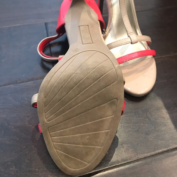 Coral and nude Christian Siriano heels - Picture 5 of 6